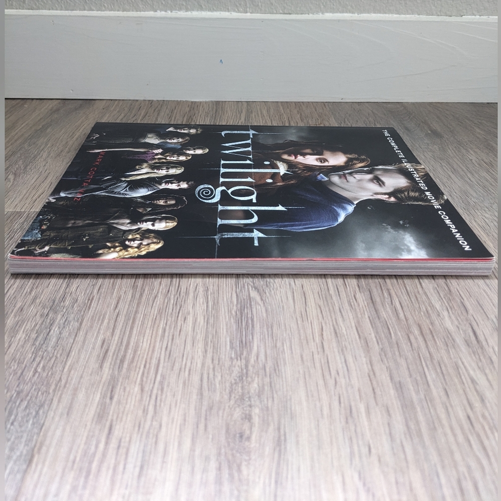 Price⬇️Twilight The Complete Illustrated Movie Companion - Picture 4 of 4